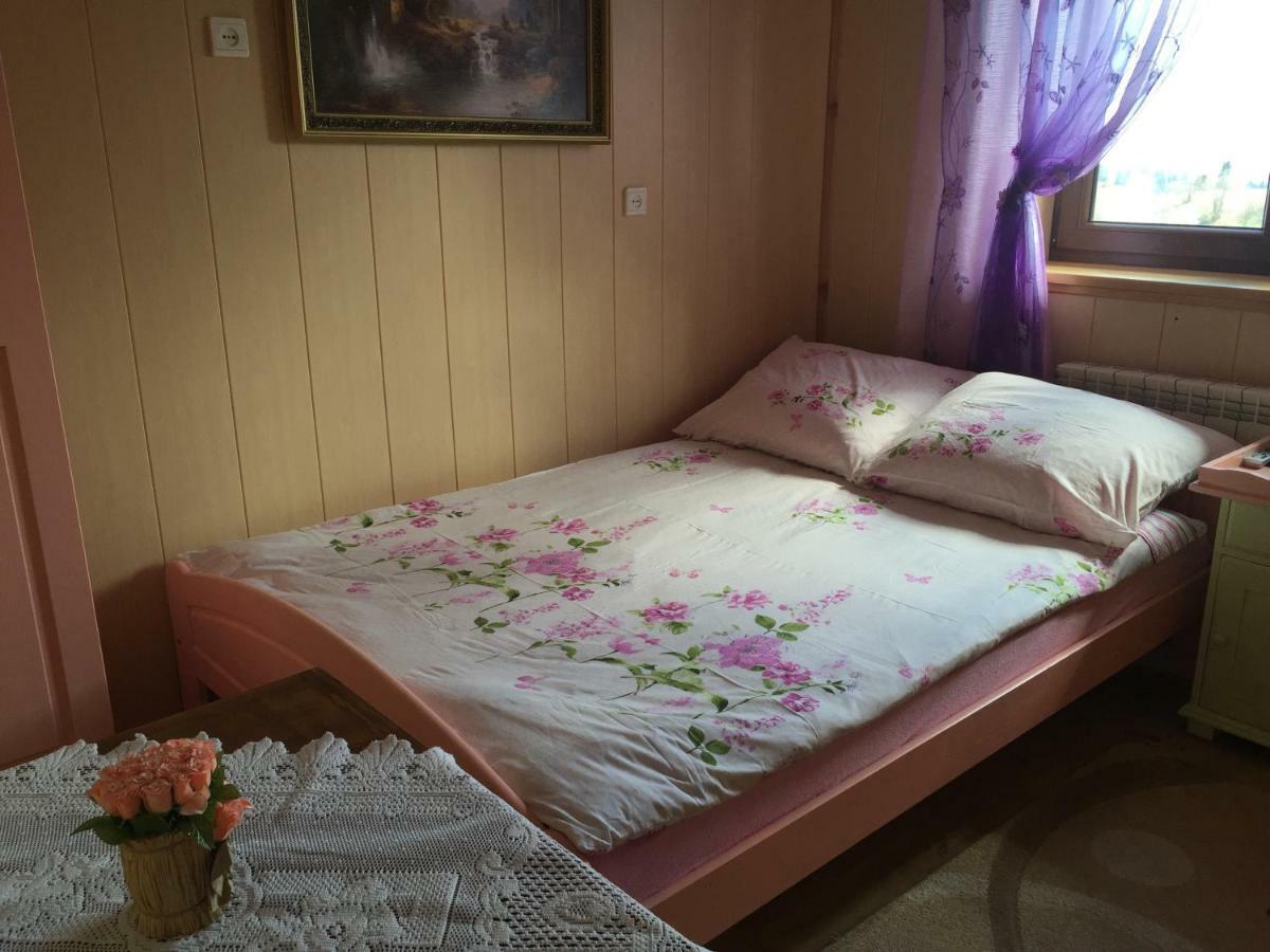 Pokoje U Eli Apartment Brzegi  Ngoại thất bức ảnh